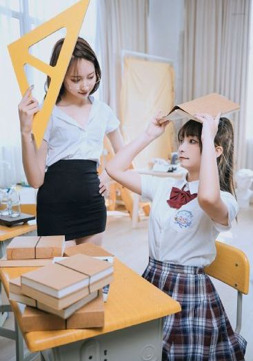草莓视频在线播放日韩_十万网红美女美酱